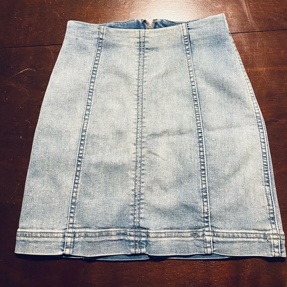Free People Dresses & Skirts - Free People Zippered Skirt Drnim Soft Comfortable Size 0